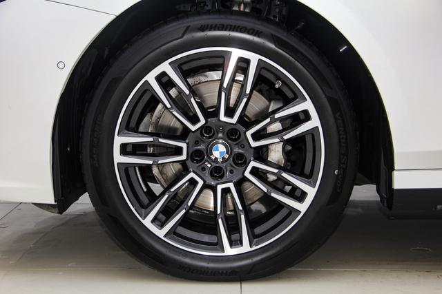 BMW 5-Series 2024 530 Li Leading M — фото 13