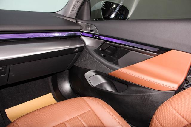 BMW 5-Series 2024 530 Li Leading M — фото 14