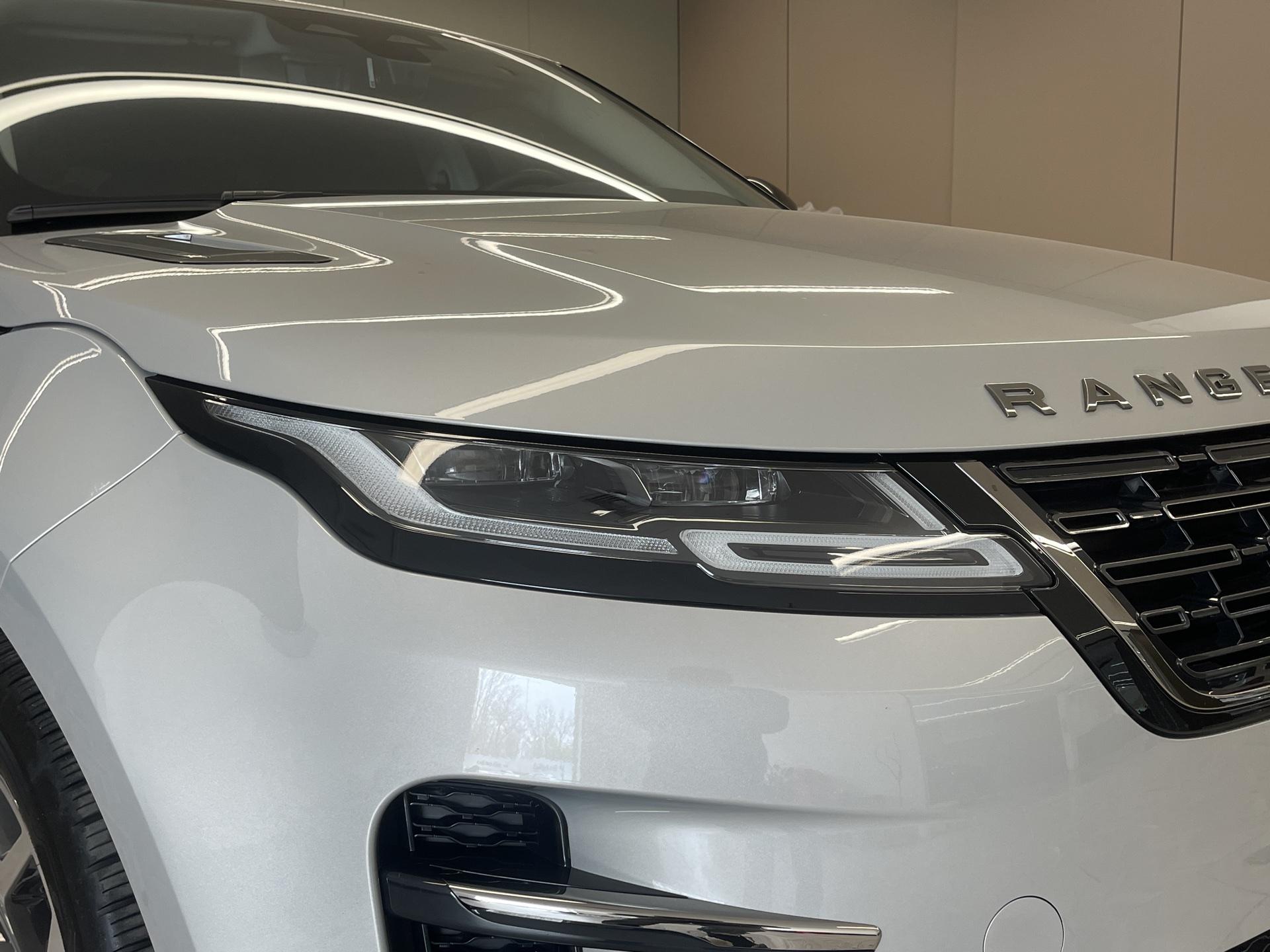 Land Rover Range Rover Evoque 2024 L 2.0T SE