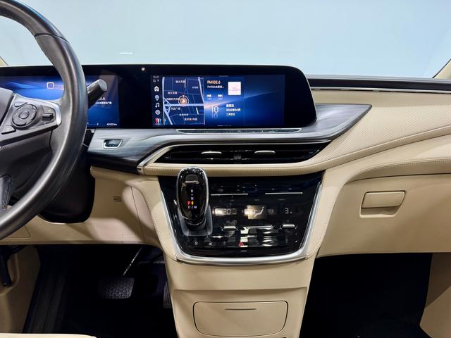 Buick GL8 2023 ES 2.0 T — фото 16