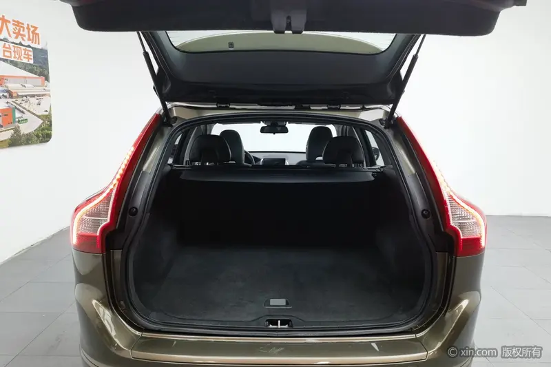 Volvo XC60 — фото 18