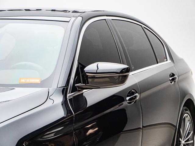 BMW 5-Series 2023 530 Li Leading — фото 9