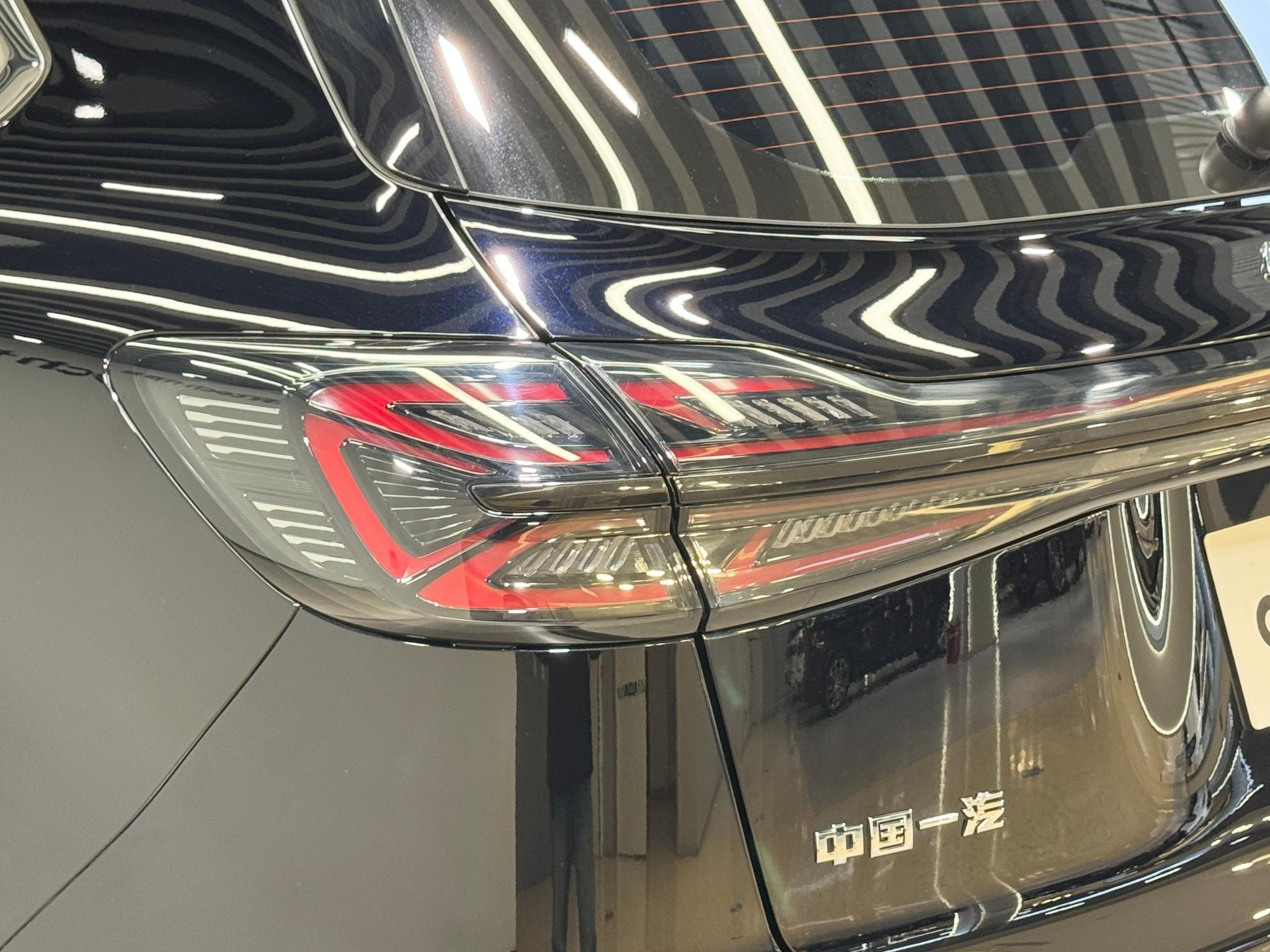Hongqi HS5 2025 2.0T