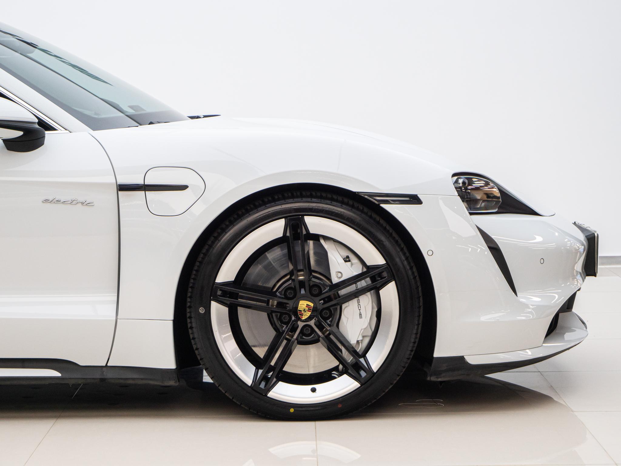 Porsche Taycan 2019 Taycan Turbo