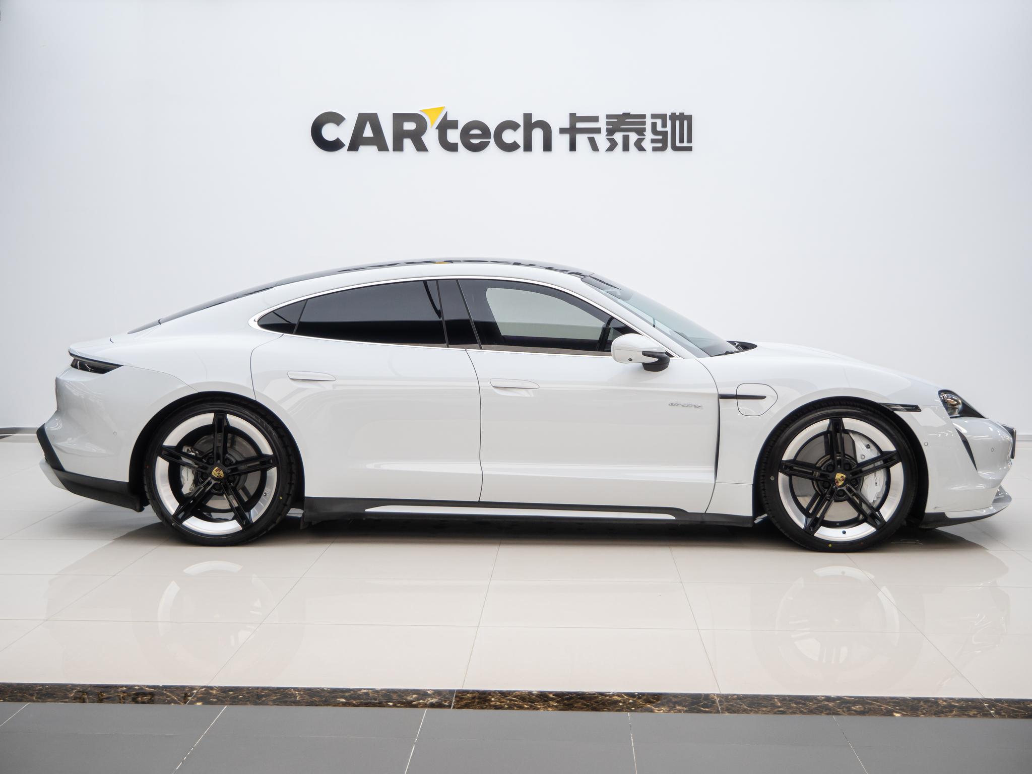 Porsche Taycan 2019 Taycan Turbo