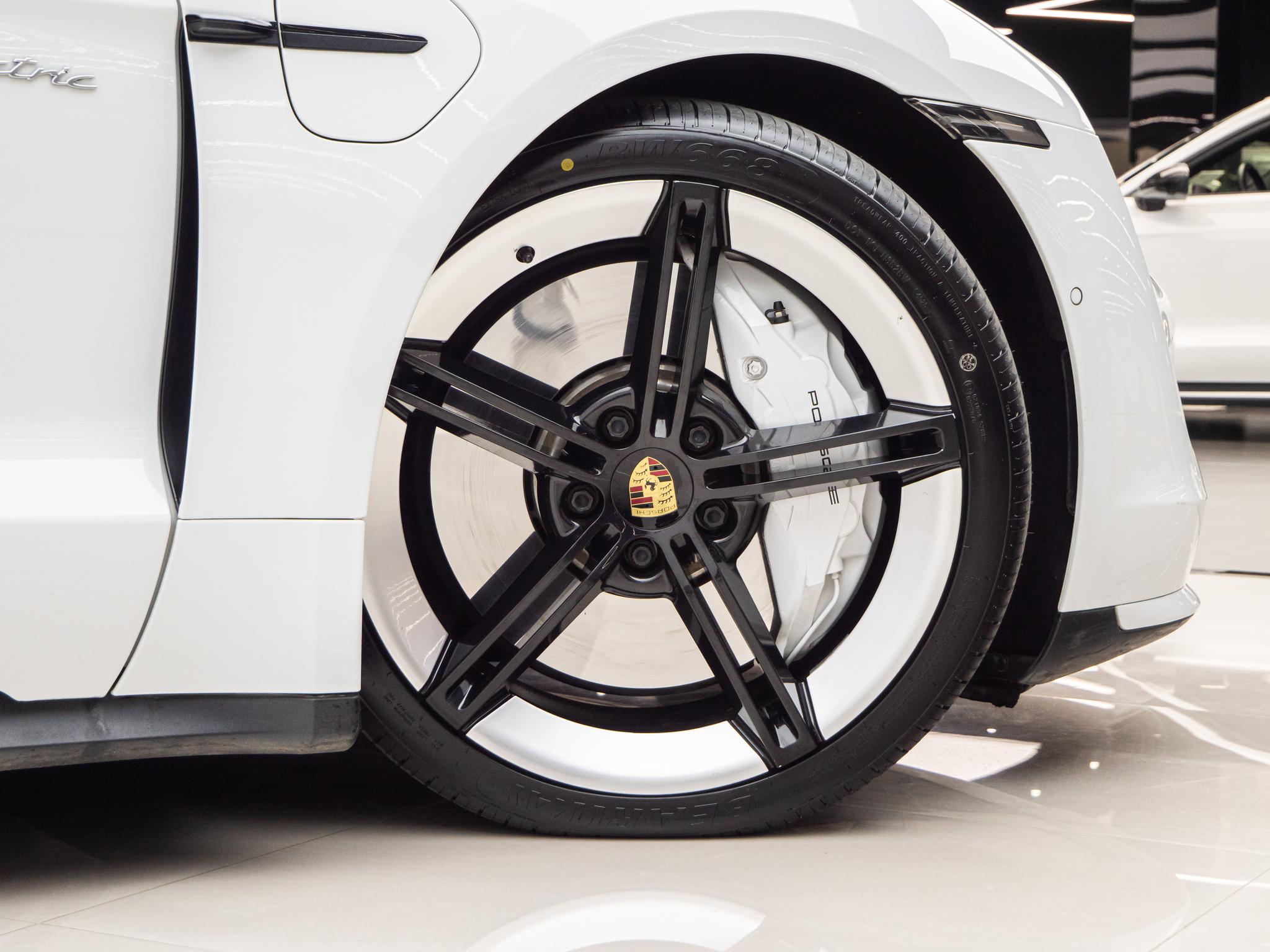 Porsche Taycan 2019 Taycan Turbo