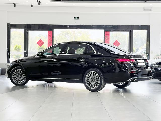 Mercedes-Benz E-Class 2023 E 300 L Luxury — фото 3
