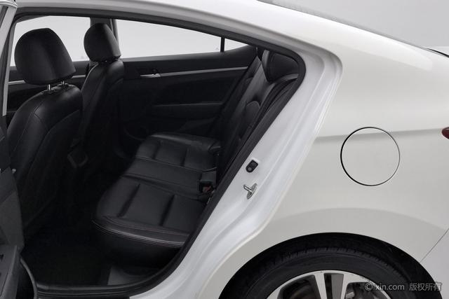 Hyundai Elantra — фото 20