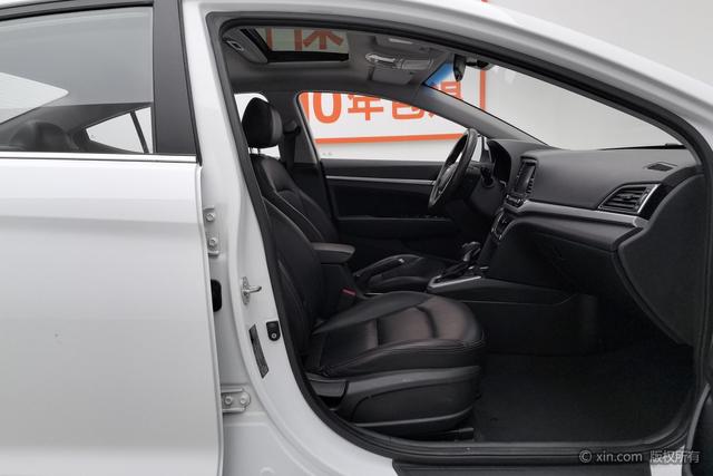 Hyundai Elantra — фото 19