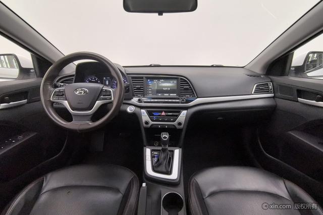 Hyundai Elantra — фото 11