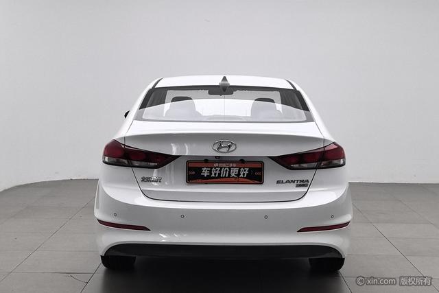 Hyundai Elantra — фото 3