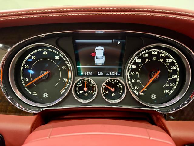 Bentley Flying Spur 2017 4.0 T V 8 — фото 16