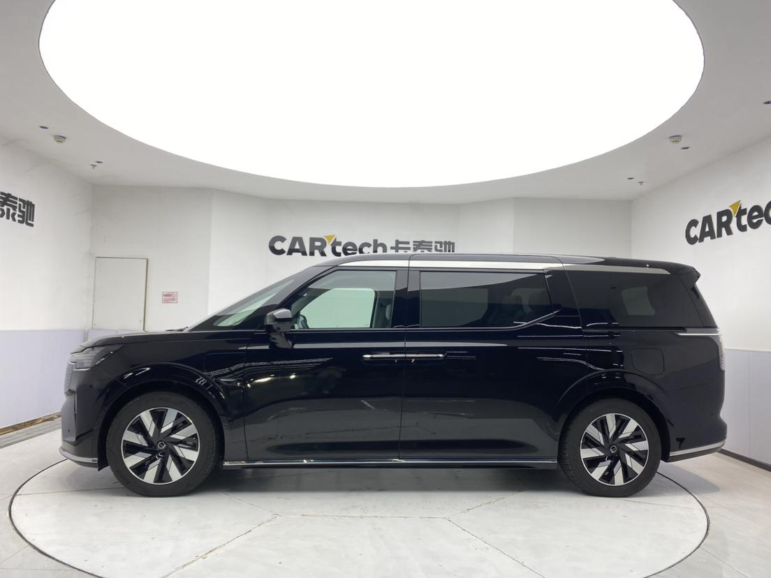 Volvo EM90 2025 Ultra мест