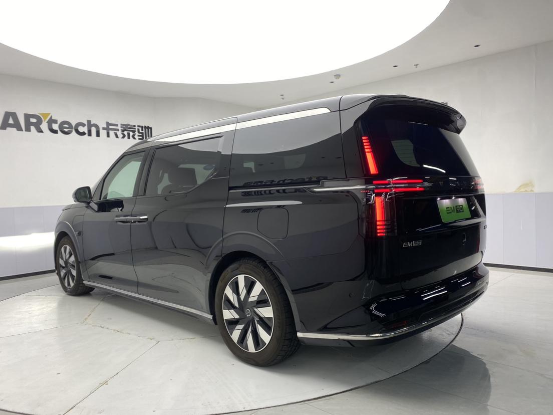 Volvo EM90 2025 Ultra мест