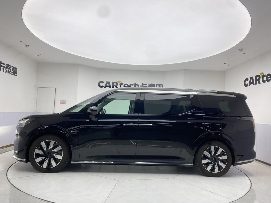 Volvo EM90 2025 Ultra мест