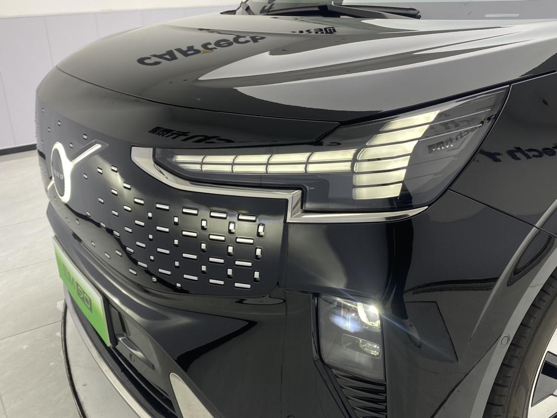 Volvo EM90 2025 Ultra мест