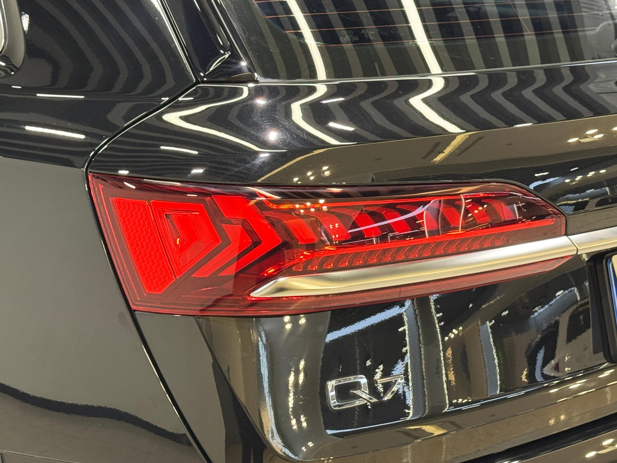 Audi Q7 2023 45 TFSI quattro S line Sport