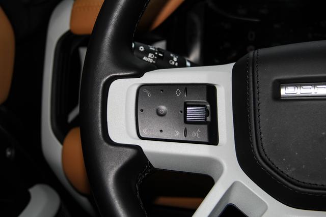 Land Rover Defender 2023 110 3.0 T P 400 — фото 20