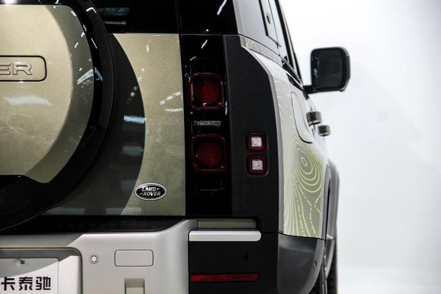 Land Rover Defender 2023 110 3.0 T P 400 — фото 9