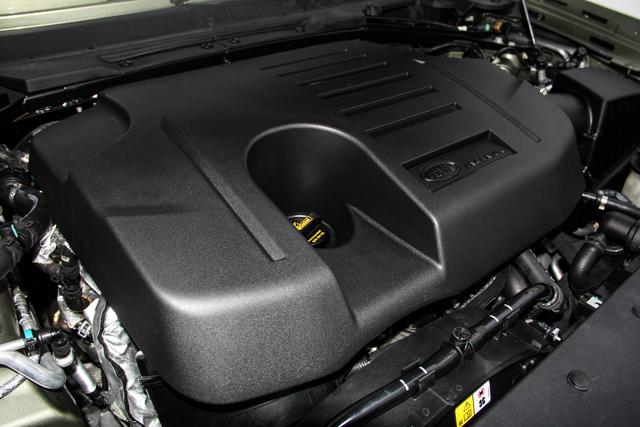 Land Rover Defender 2023 110 3.0 T P 400 — фото 7