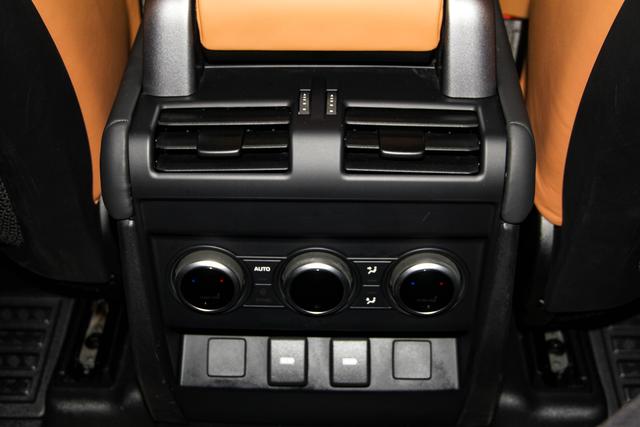 Land Rover Defender 2023 110 3.0 T P 400 — фото 18