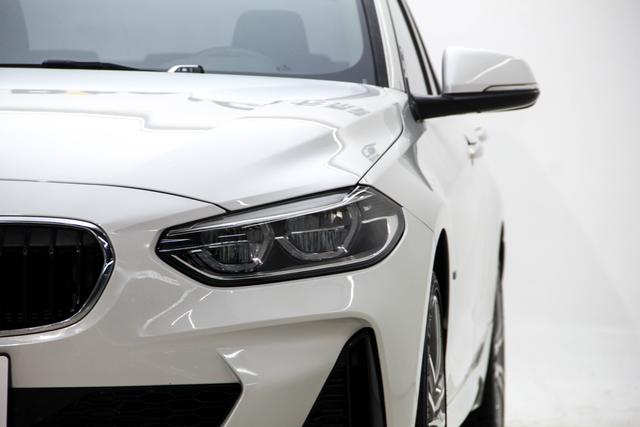 BMW 1-Series 2019 120i Leading M — фото 8