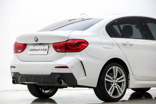 BMW 1-Series 2019 120i Leading M — фото 11