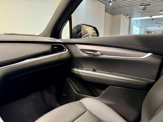 Cadillac XT6 2022 2.0 T 4 WD — фото 11