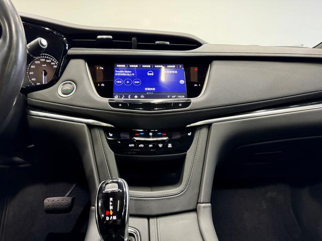 Cadillac XT6 2022 2.0 T 4 WD — фото 12