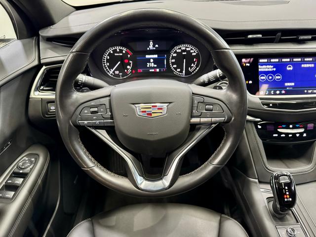 Cadillac XT6 2022 2.0 T 4 WD — фото 17