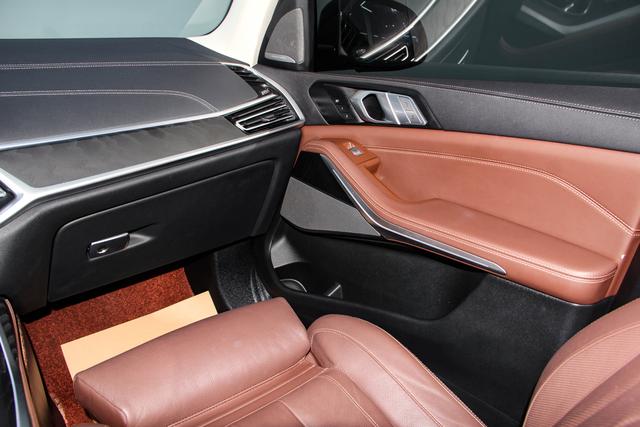 BMW X7 2022 x Drive 40i Leading — фото 15