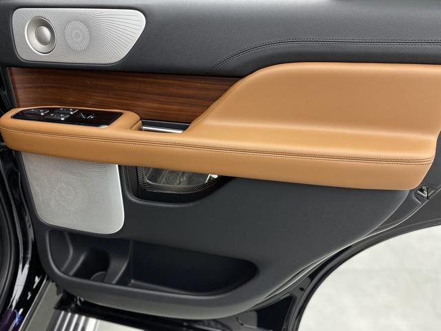 Lincoln Navigator 2020 — фото 16
