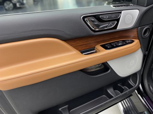 Lincoln Navigator 2020 — фото 15