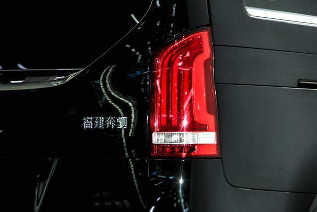 Mercedes-Benz V-Class 2022 V 260 L — фото 9