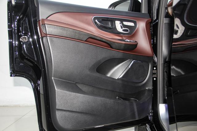 Mercedes-Benz V-Class 2022 V 260 L — фото 12