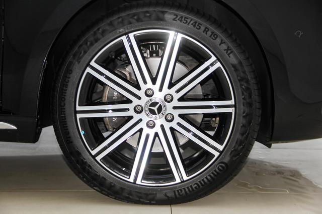 Mercedes-Benz V-Class 2022 V 260 L — фото 13