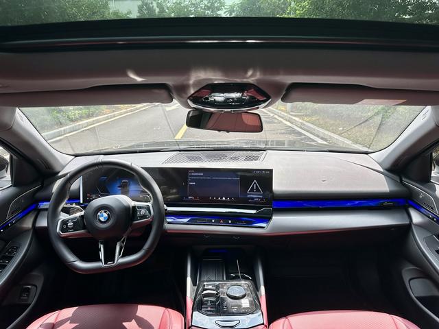 BMW 5-Series 2026 530 Li Leading M — фото 4