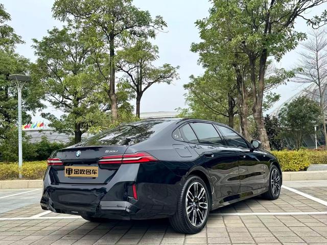 BMW 5-Series 2026 530 Li Leading M — фото 3