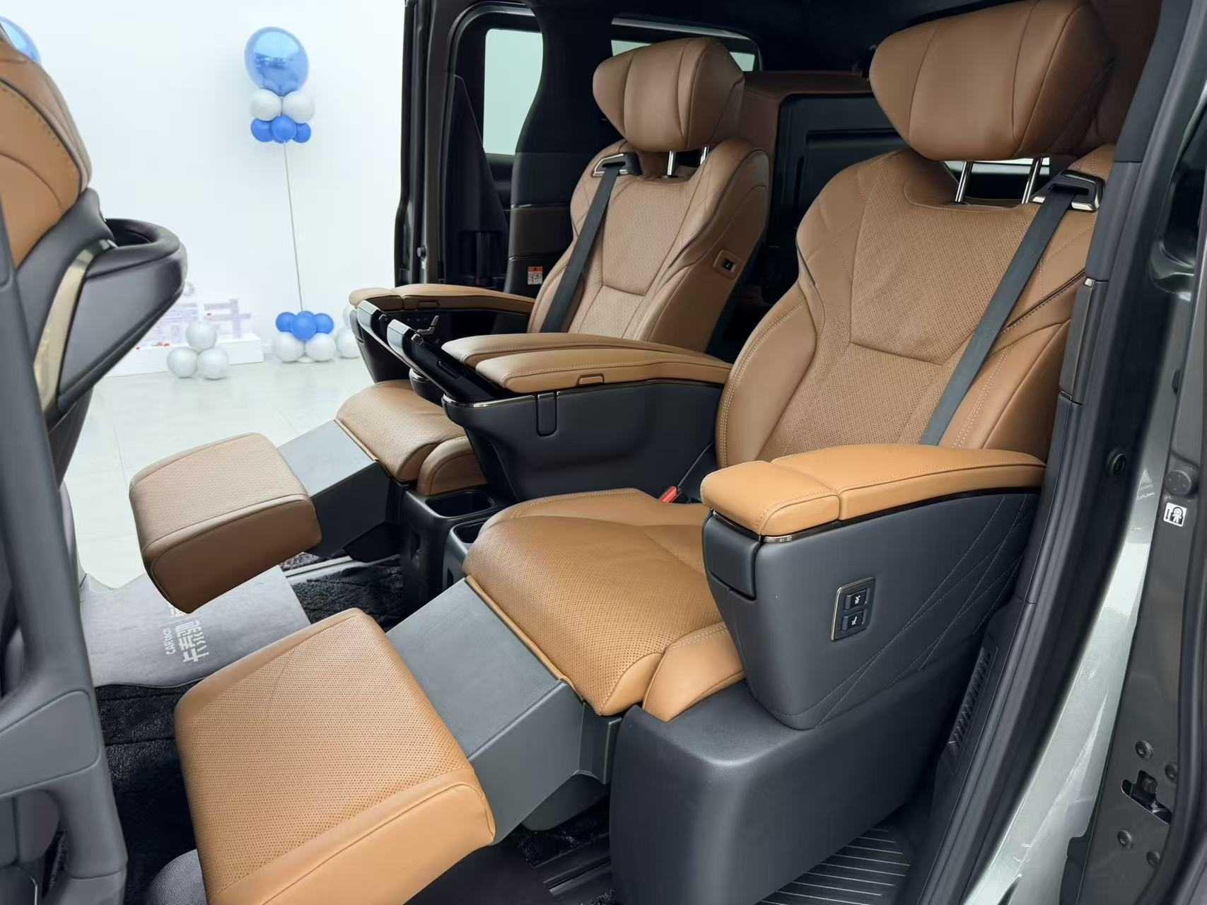 Toyota Alphard 2023 2.5L Premium