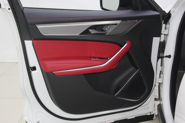 Jaguar F-PACE 2024 P 250 R-Dynamic SE — фото 19