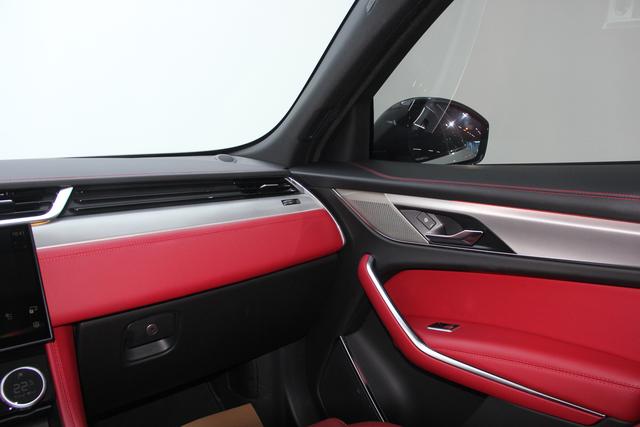 Jaguar F-PACE 2024 P 250 R-Dynamic SE — фото 17