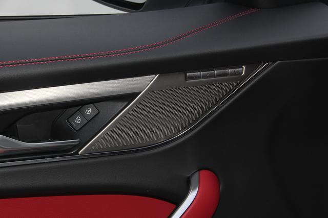 Jaguar F-PACE 2024 P 250 R-Dynamic SE — фото 15