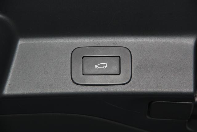 Jaguar F-PACE 2024 P 250 R-Dynamic SE — фото 14