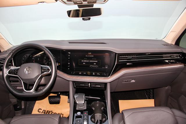 Volkswagen Touareg 2023 3.0 TSI — фото 19