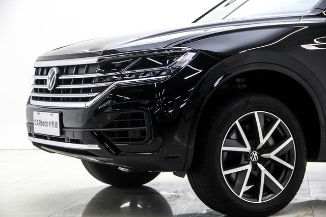 Volkswagen Touareg 2023 3.0 TSI — фото 18