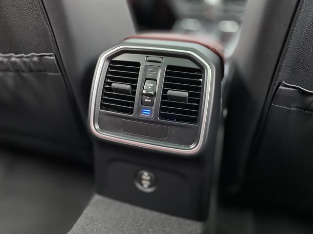 Porsche Macan 2023 Macan 2.0 T — фото 17