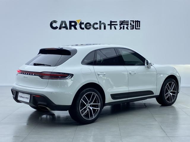 Porsche Macan 2023 Macan 2.0 T — фото 4