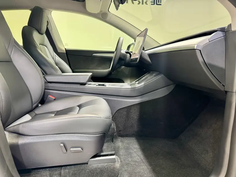 Tesla Model Y — фото 13