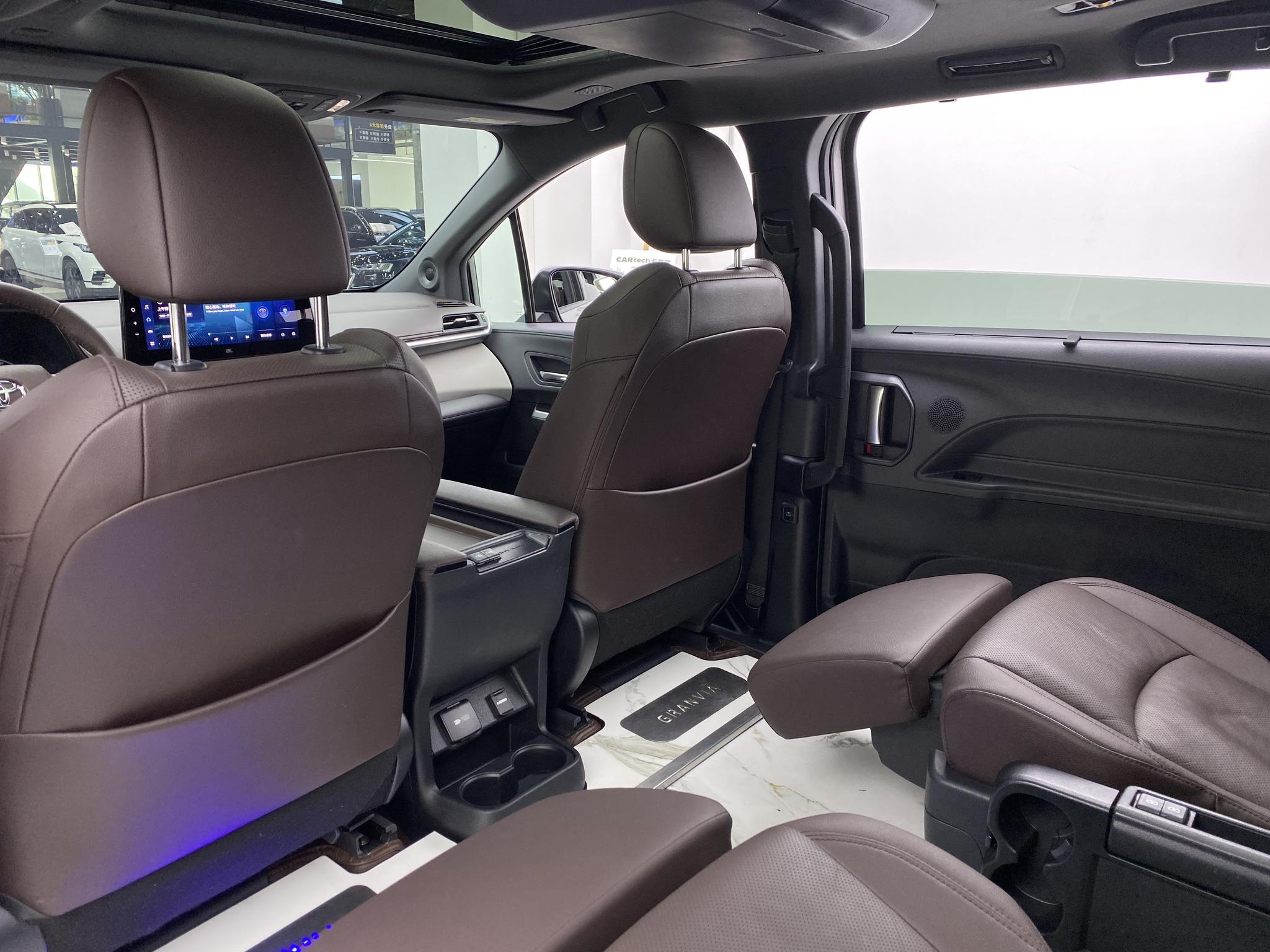 Toyota Granvia 2023 2.5L Flagship VIP