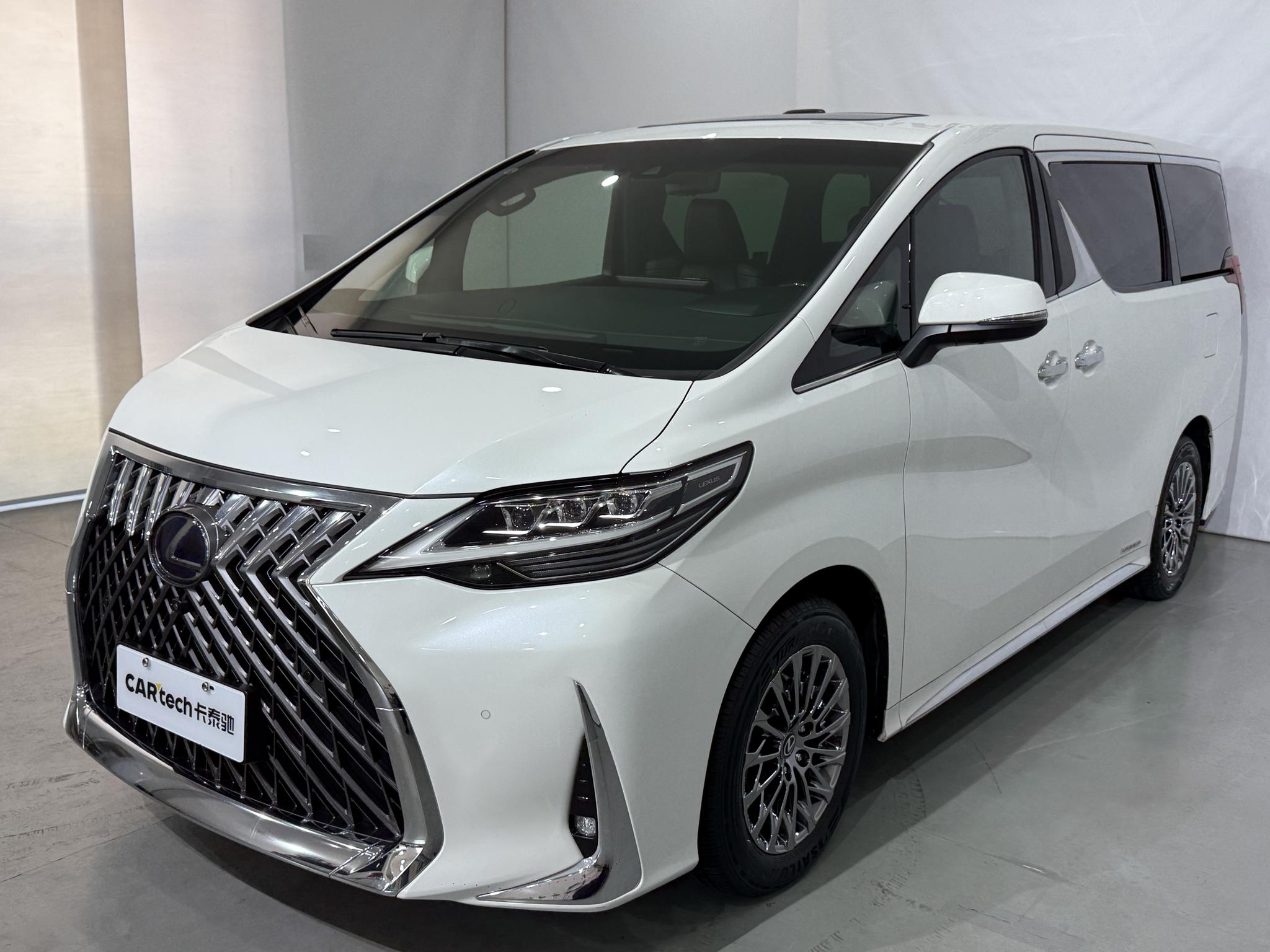 Lexus LM 2020 300h E-Four мест